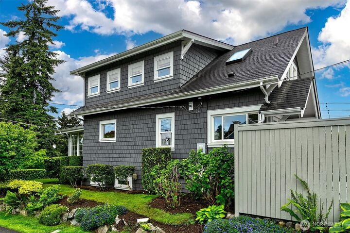 Property Photo:  5761  35th Avenue NE  WA 98105 