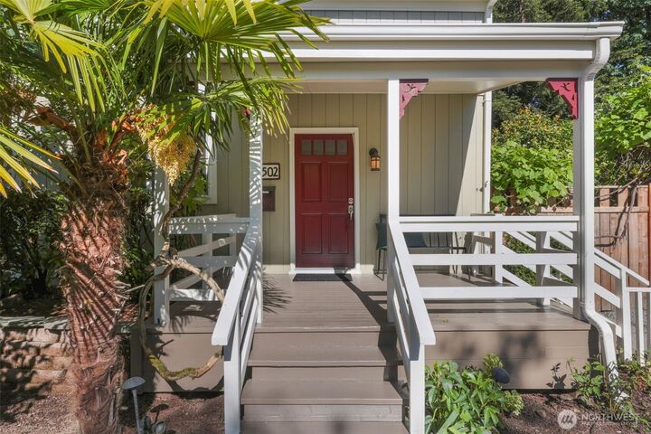 Property Photo:  502  32nd Avenue  WA 98122 