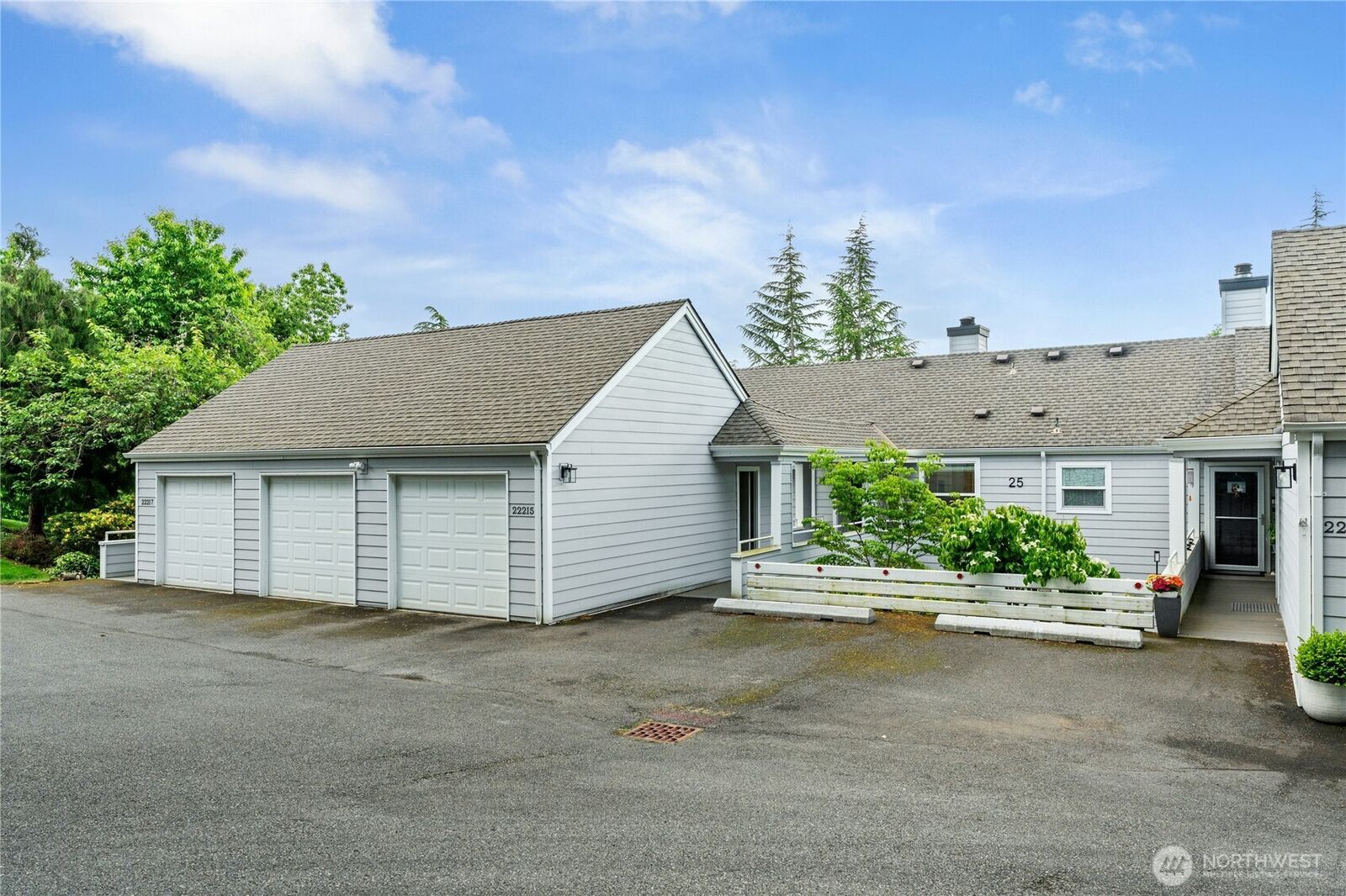 Property Photo: 22215 SE 42nd Lane 2079 WA 98029