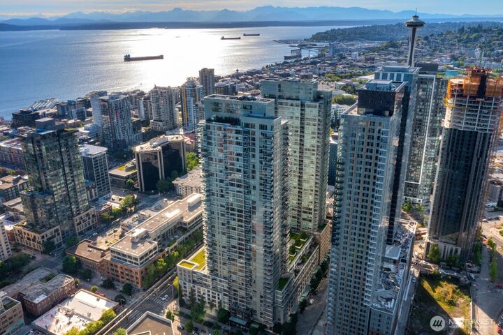 Property Photo: 588 Bell Street 2102S WA 98121