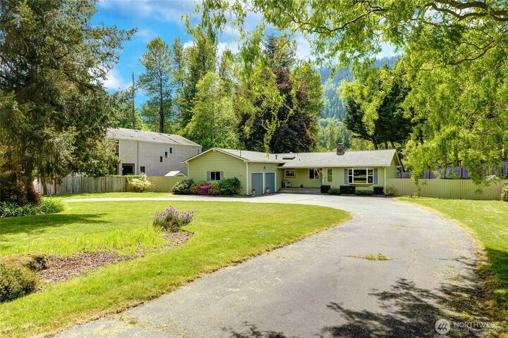 Property Photo: 975 Front Street S WA 98027