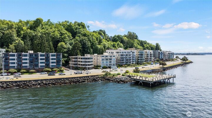 Property Photo:  1156  Alki Avenue SW 104  WA 98116 
