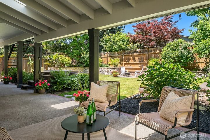Property Photo:  524  7th Ave  WA 98033 