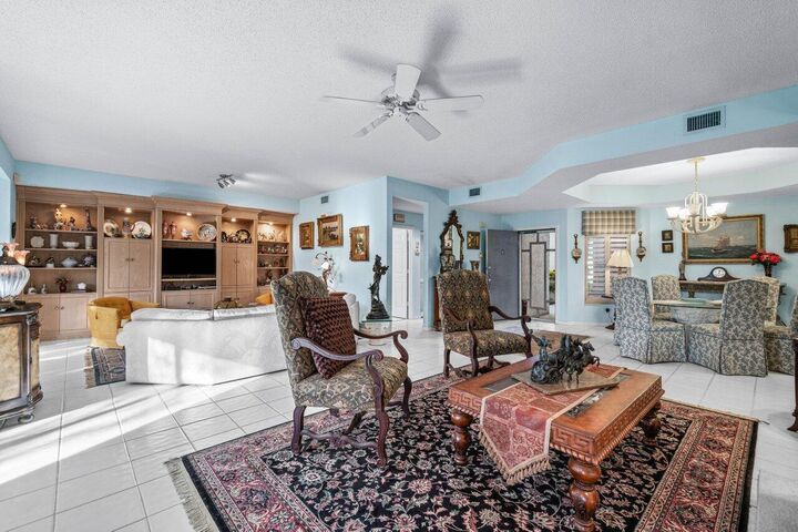 Property Photo: 11706 Briarwood Circle 1 FL 33437