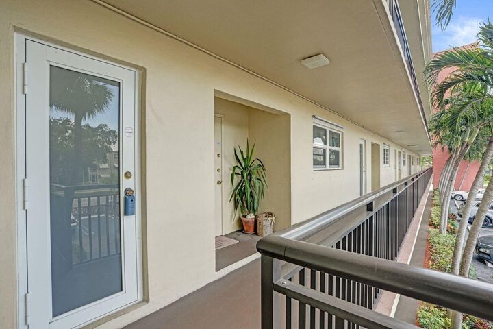 Property Photo:  2350 NE 14th St Causeway 205  FL 33062 