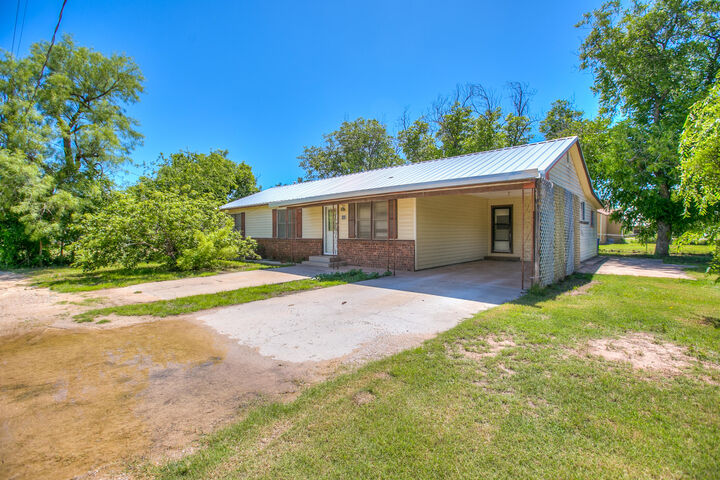 Property Photo: 805 Sycamore Street TX 76861