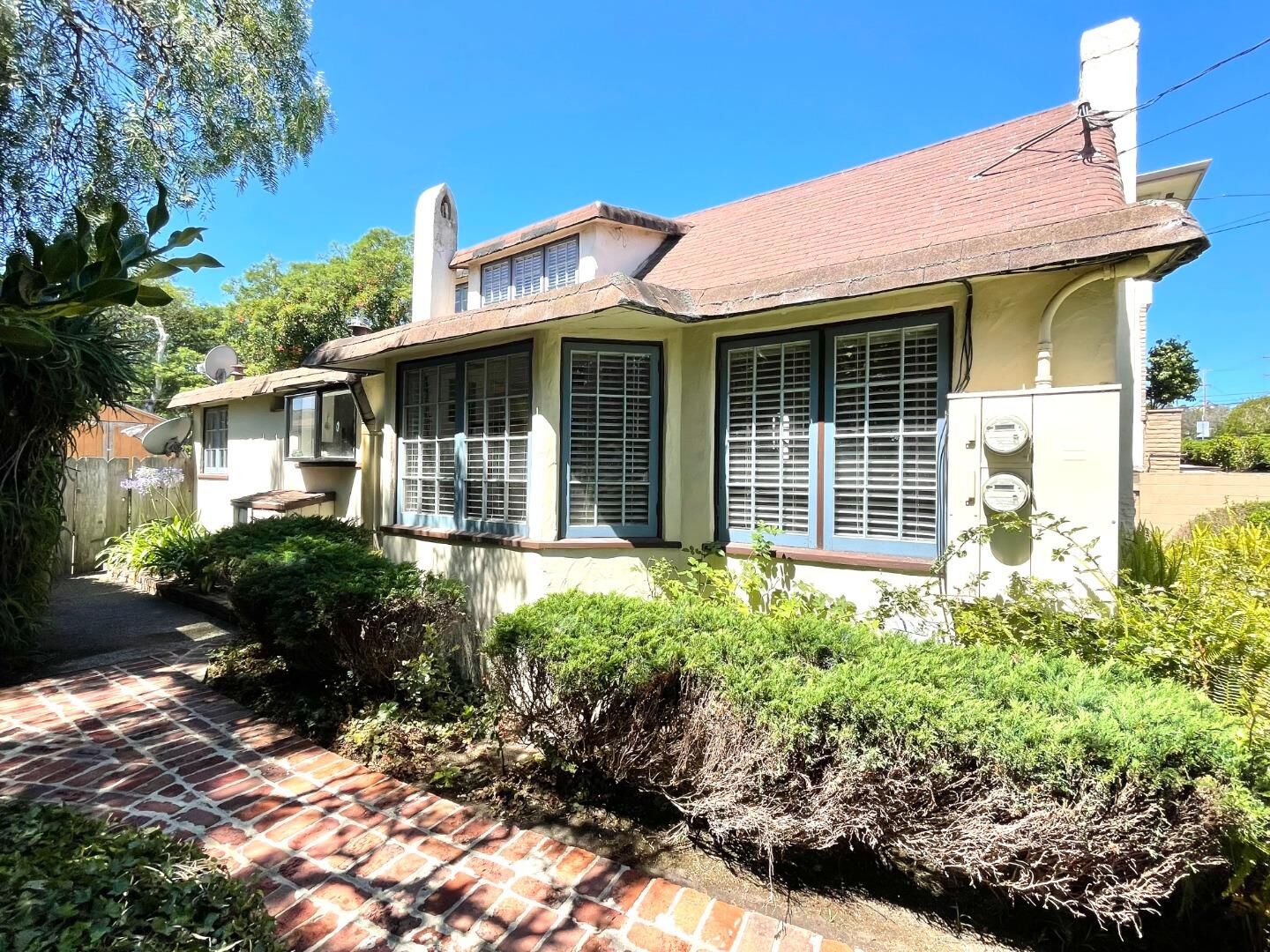 Property Photo: 541 & 539 West Franklin Street CA 93940