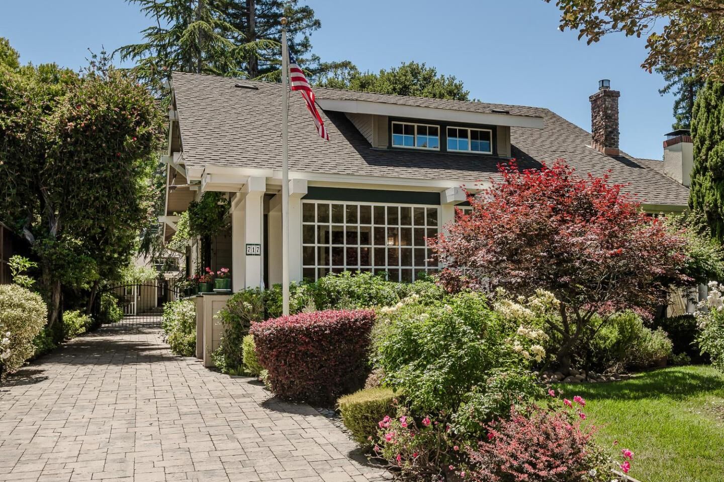 Property Photo:  717 Walnut Avenue  CA 94010 
