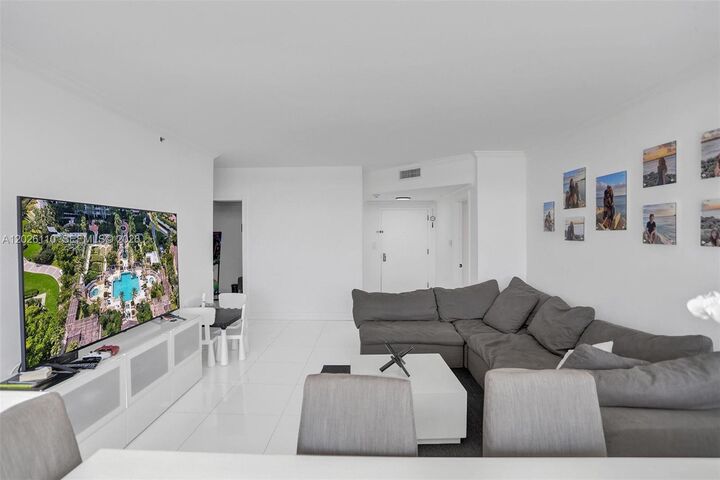 Property Photo: 2000 Island Blvd 1108 FL 33160