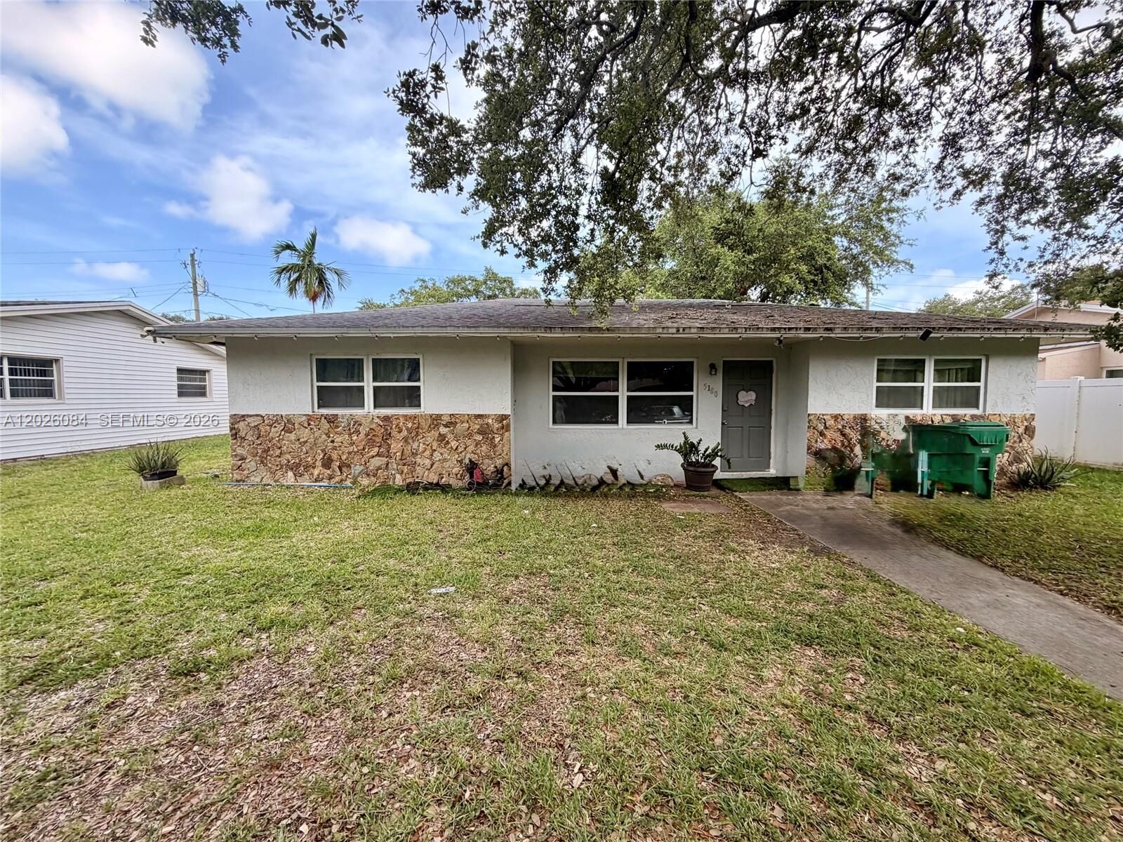Property Photo:  5180 SW 27th Ter  FL 33312 