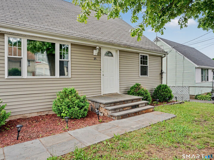 Property Photo:  35 Oakleaf Street  CT 06606 