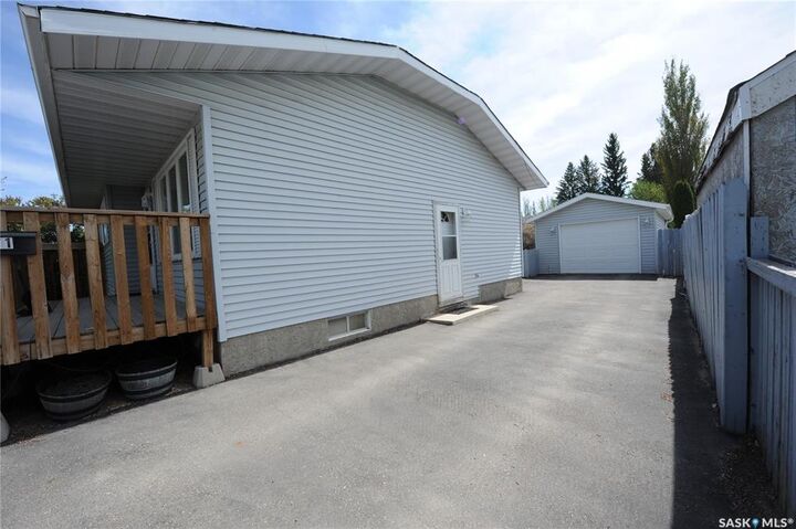 Property Photo:  571 Pendygrasse Road  SK S7M 5P6 