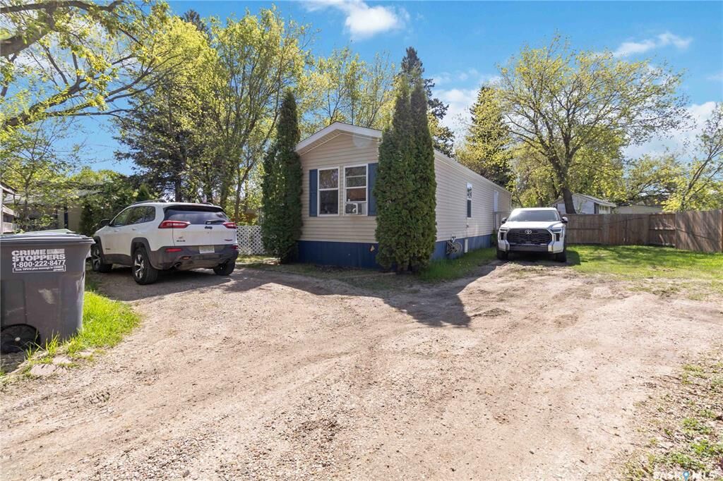 Property Photo: 219 Grant Street 136 SK S7N 2A5