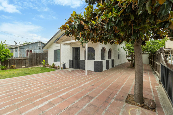 Property Photo: 233 W River Avenue CA 93257
