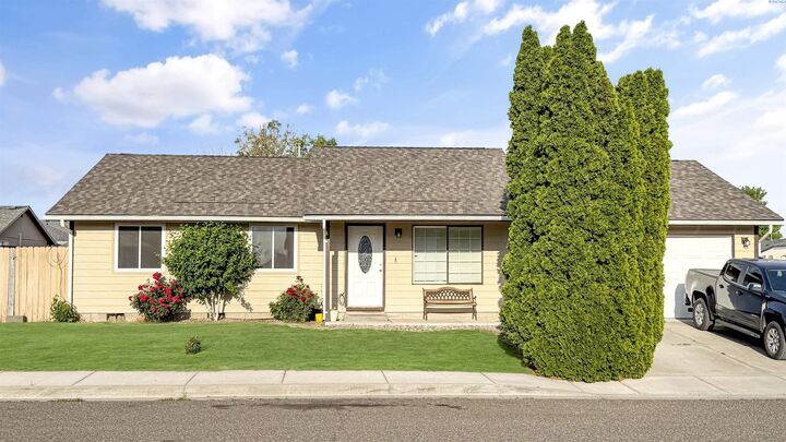 Property Photo:  5303 Montague Ln  WA 99301 