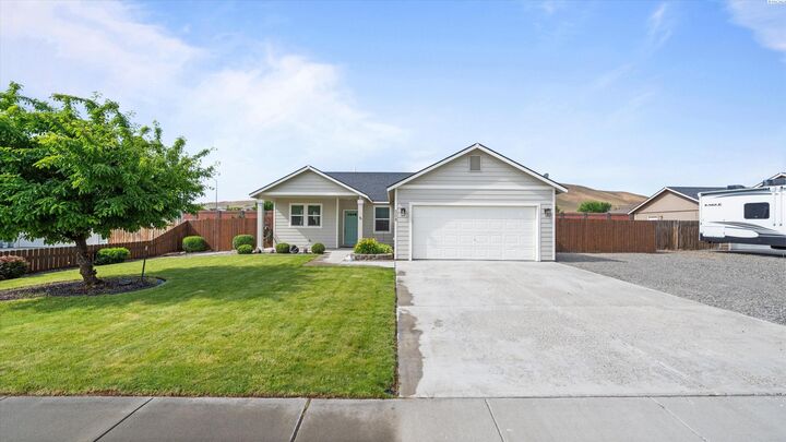 Property Photo: 5179 Pinehurst St WA 99353