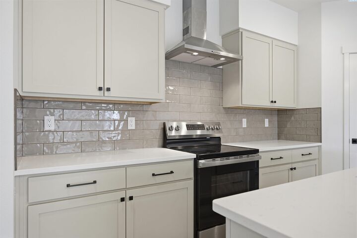 Property Photo:  4587 Grove Court  WA 99353 