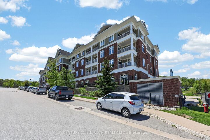 Property Photo:  40 Horseshoe Boulevard 310  ON L4M 4Y8 