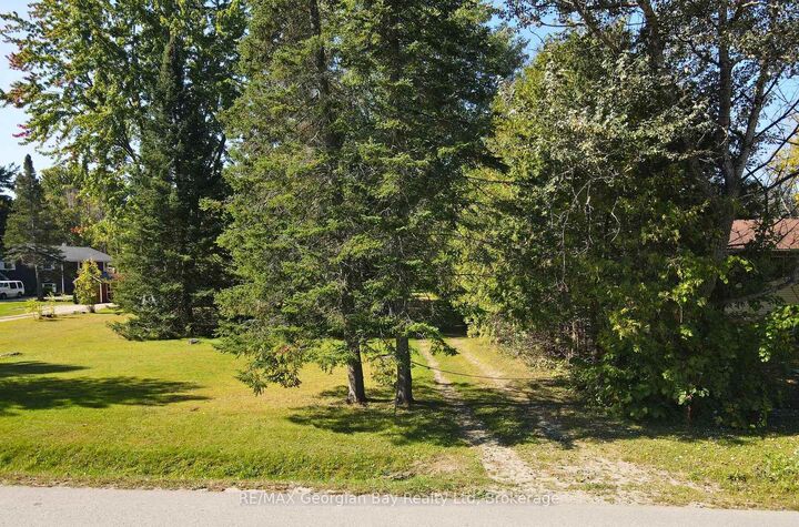 1968 Rosemount Road — photo 1