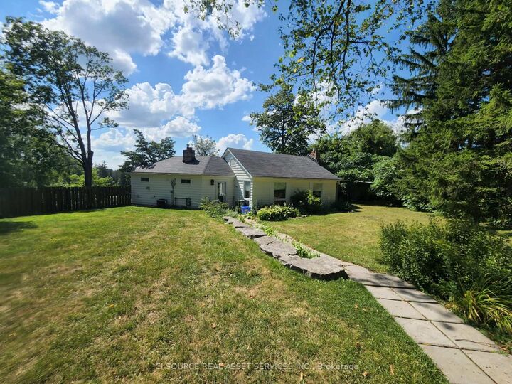 Property Photo:  8 Renwood Place  ON L8B 0G6 