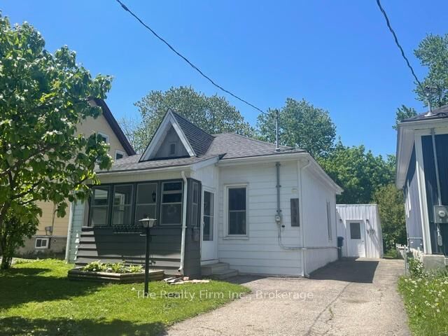 Property Photo:  134 Well Street  ON N5A 4M1 