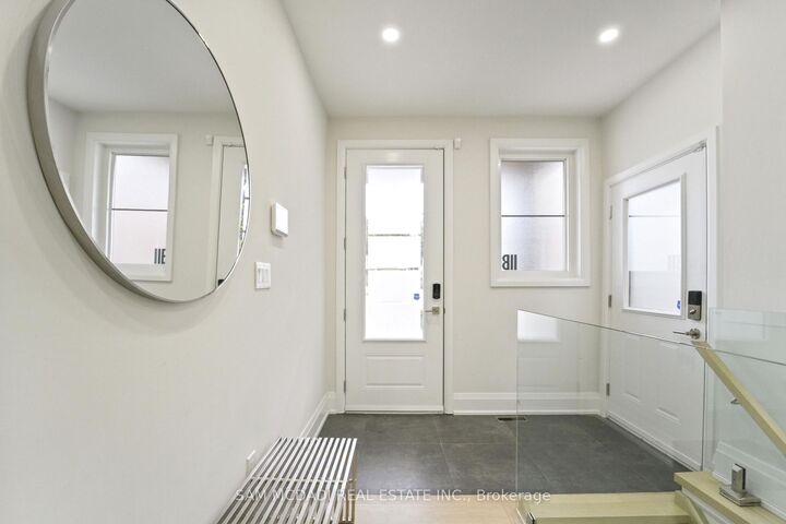 Property Photo: 11B Maple Avenue N ON L5H 2R9