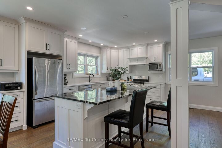 Property Photo: 16 Delevan Crescent ON N4G 3M7