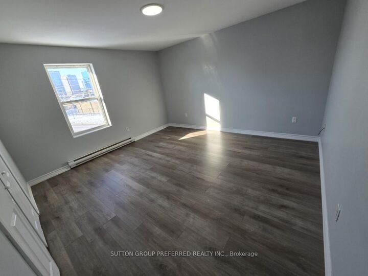 Property Photo: 453 Bathurst Street ON N6B 1P4