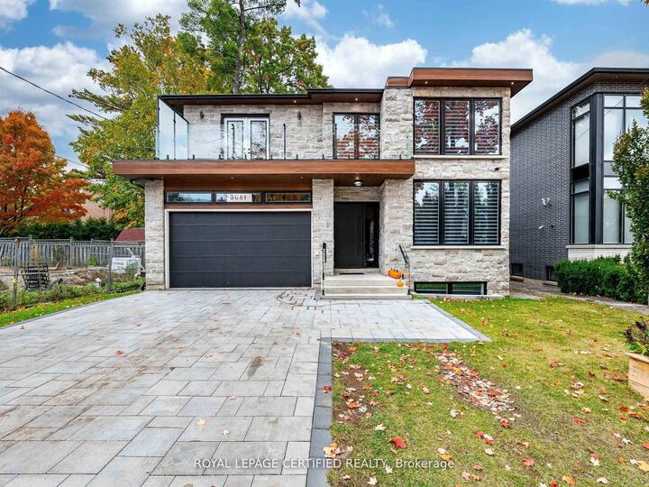 Property Photo: 3081 Grenville Drive ON L5A 2P6