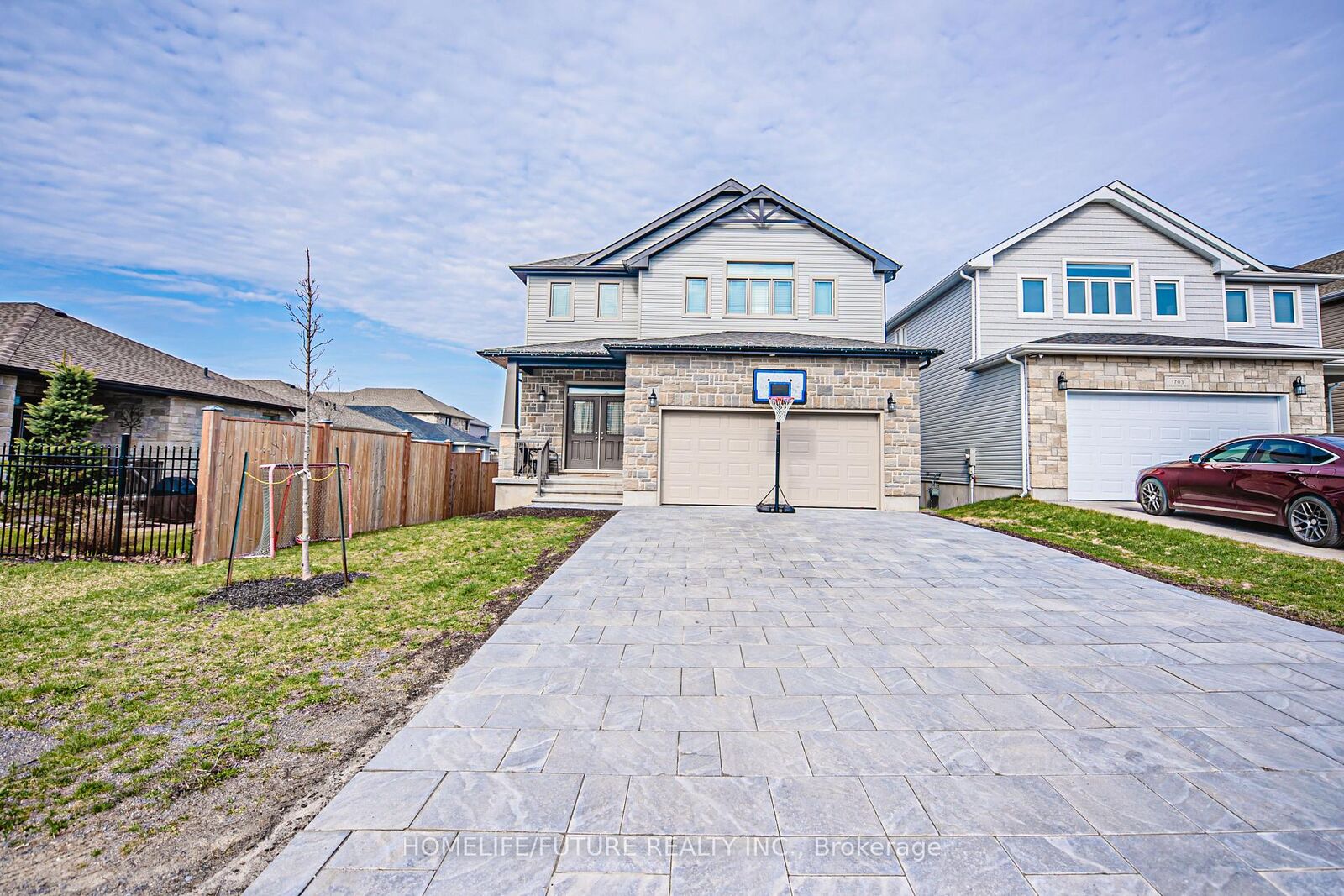 Property Photo:  1701 Executive Avenue  ON K7P 0L9 