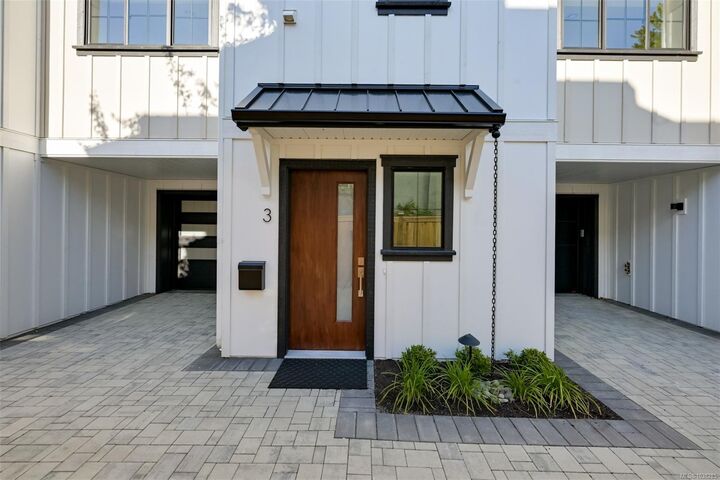 Property Photo:  2268 Bowker Ave #3  BC V8R 2E4 