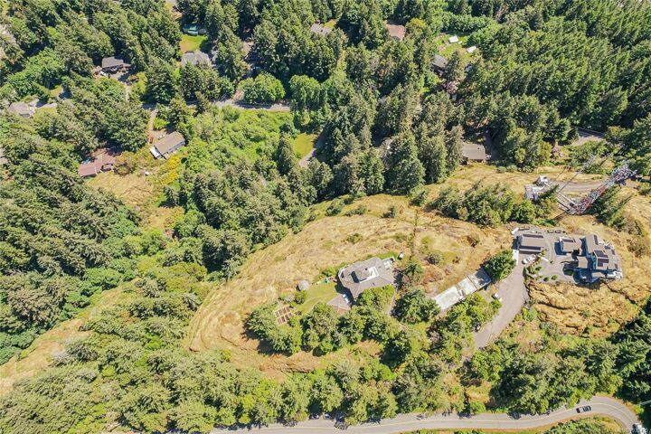 Property Photo: 749 Walfred Rd BC V9C 2X3