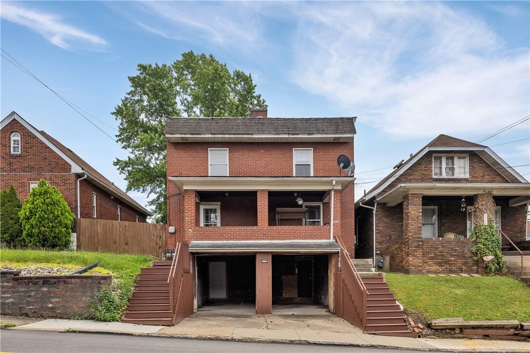 Property Photo:  1502 Maple Ave  PA 15145 