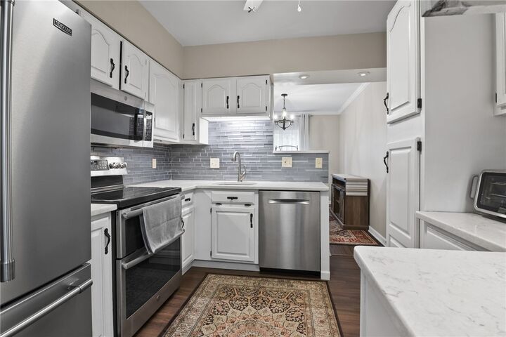 Property Photo: 5825 5th Ave 102 PA 15232