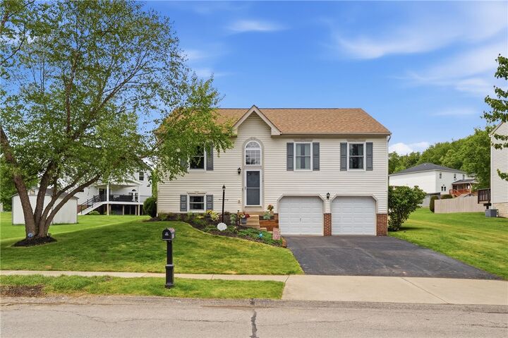 Property Photo: 117 Carlye Dr PA 16066