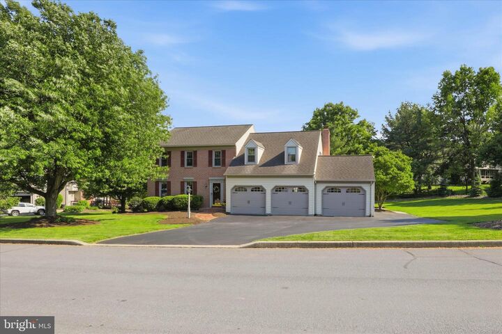 Property Photo:  9 Round House Drive  PA 17543 