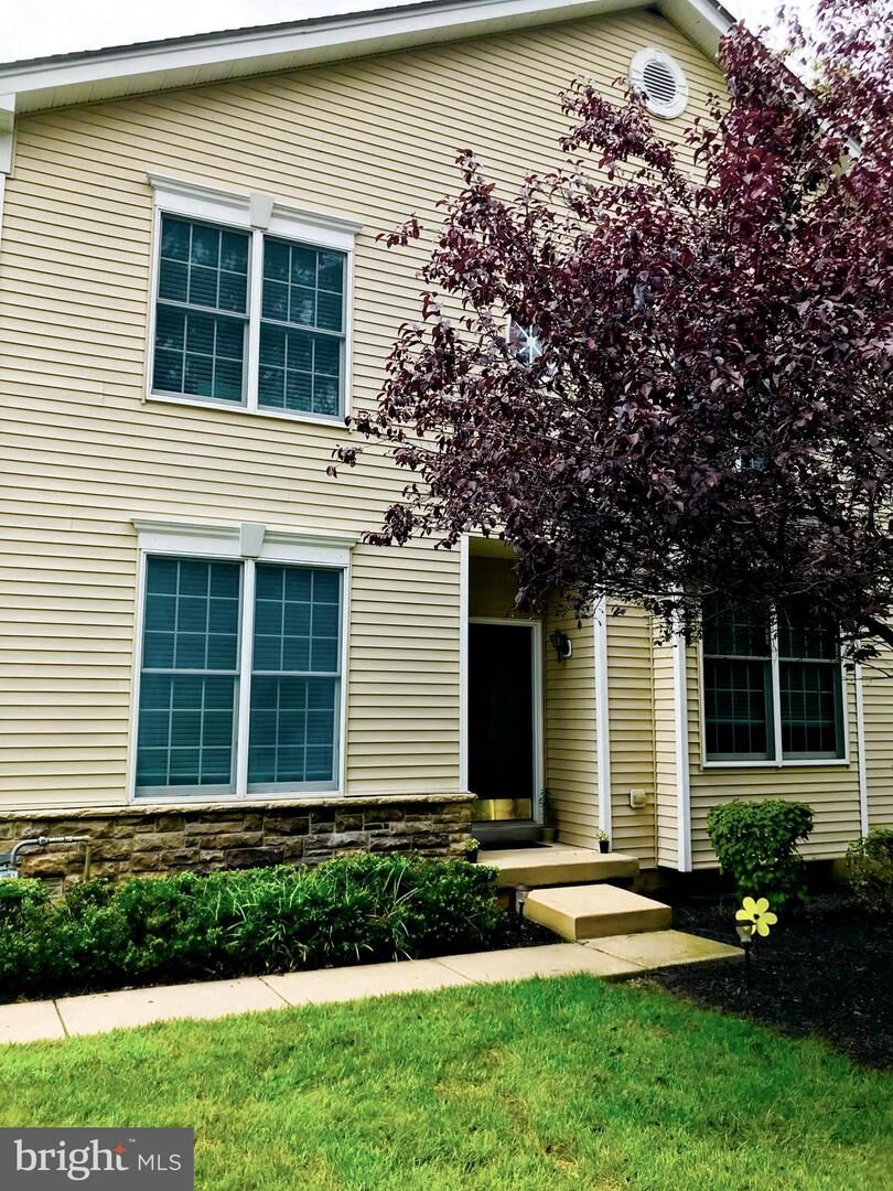 Property Photo:  22 Nestlewood Way  NJ 08540 