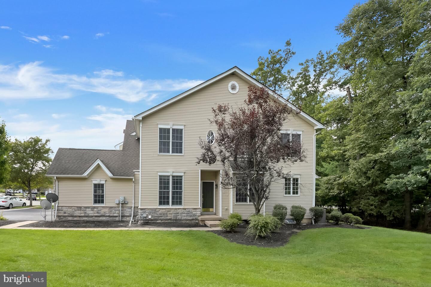 Property Photo:  22 Nestlewood Way  NJ 08540 
