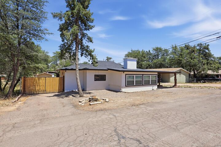 Property Photo:  216 W Estate Lane  AZ 85541 