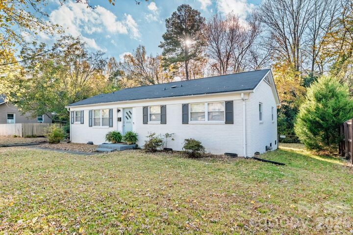 Property Photo:  2333 Birchcrest Drive  NC 28205 