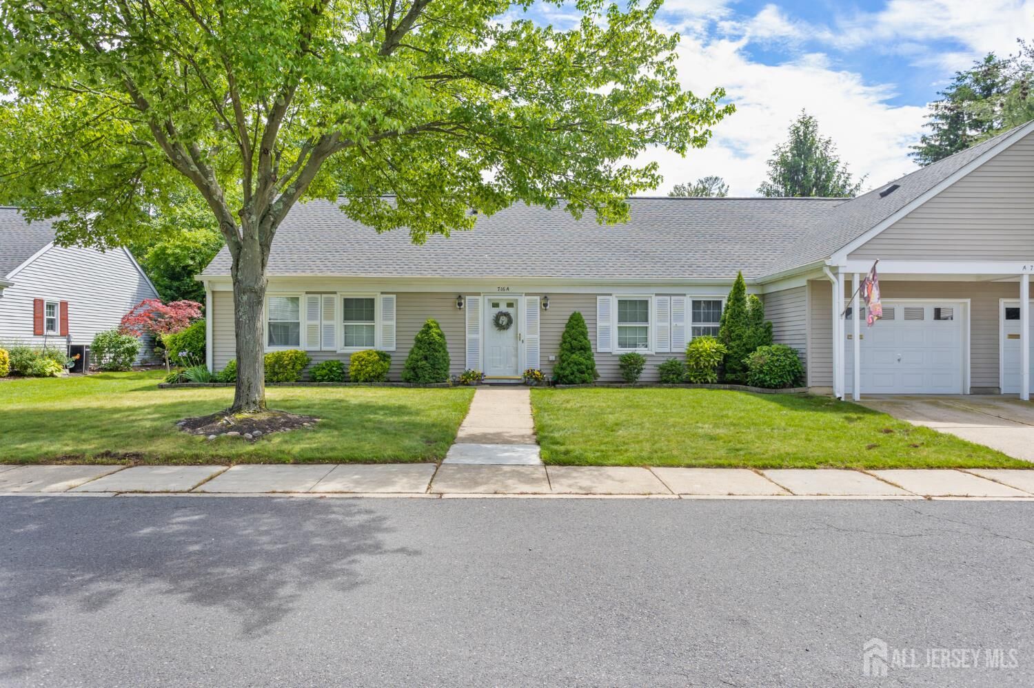 Property Photo:  716 Victoria Court A  NJ 08831 
