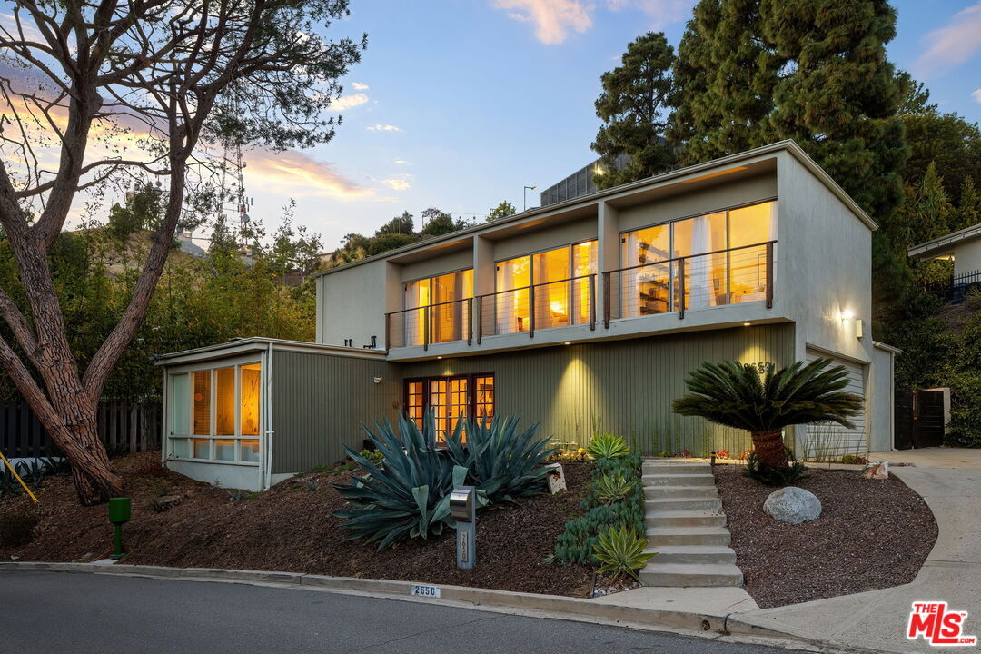 Property Photo: 2650 Greenvalley Rd CA 90046