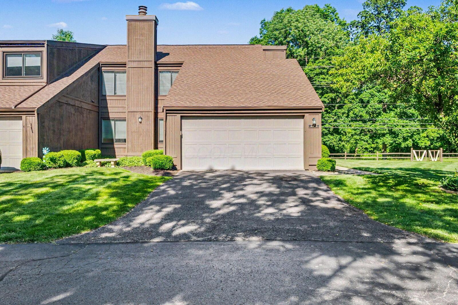 Property Photo: 2129 Brookhurst Avenue OH 43229