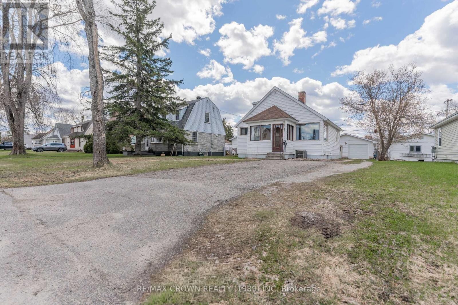 Property Photo:  35 Bowman Avenue  ON P5N 1M9 