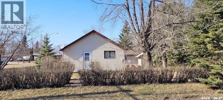 Property Photo: 601 3rd Avenue E SK S9X 1H7