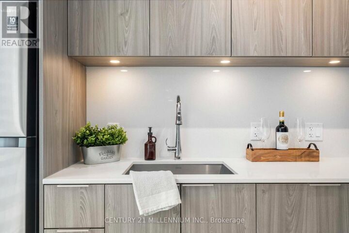 Property Photo:  357 King Street West 905  ON M5V 0S7 