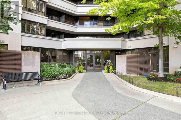 Property Photo: 1060 Sheppard Avenue West 1521 ON M3J 0G7