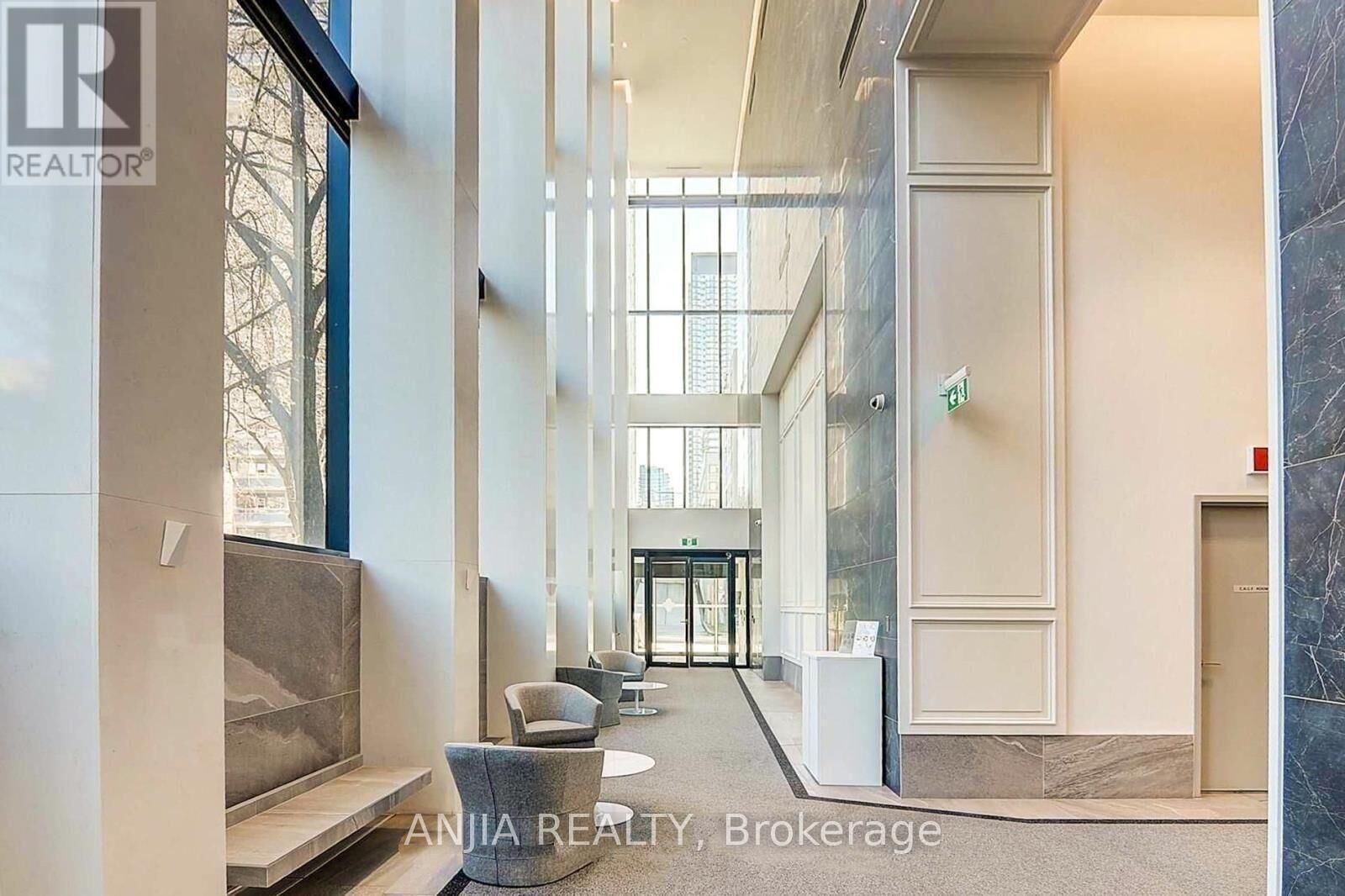 Property Photo:  3 Gloucester Street 1909  ON M4Y 0C6 