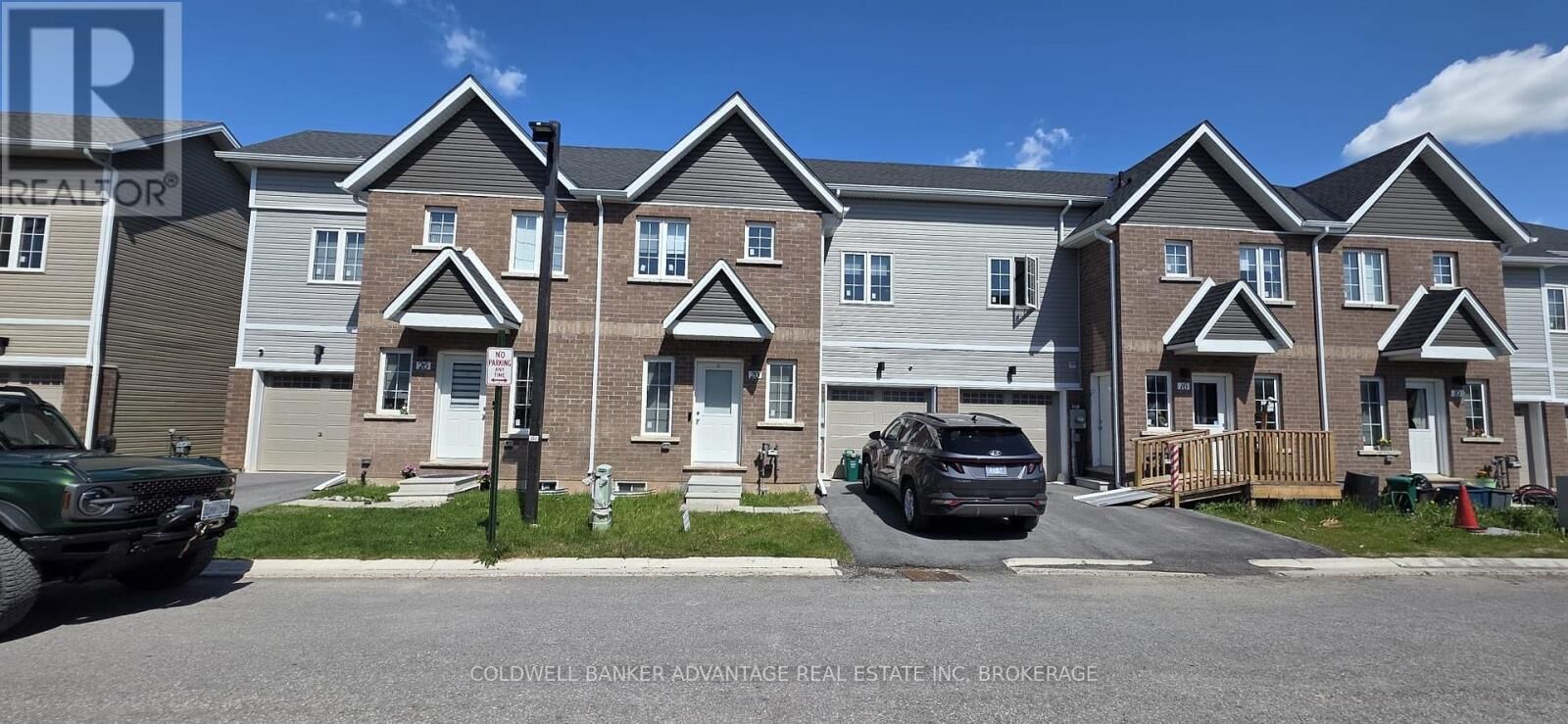 Photo de la propriété:  20 Waterleaf Trail  ON L3C 1T9 