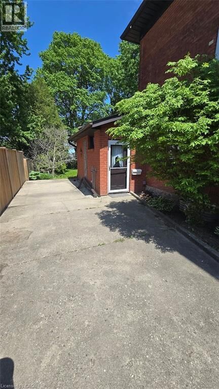 Property Photo:  545 Inkerman Street East 2  ON N4W 2N8 